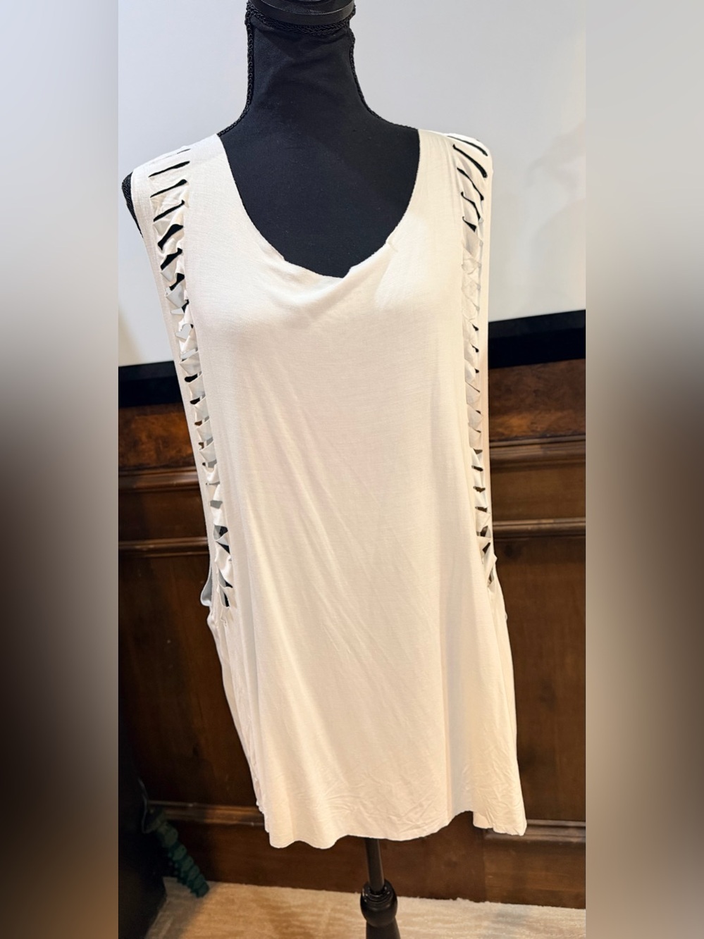 NWOT SIZE L POL White Sleeveless Muscle Tee with Ladder Cutouts